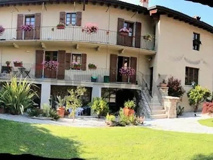 Casa con 11 locali in vendita in Tignale