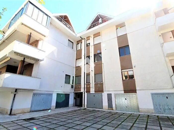 Appartamento trilocale in vendita in Via Vergini delle Rocce, Francavilla Al Mare