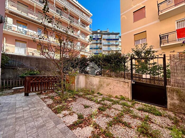 Appartamento quadrilocale in vendita in Via Alberto Guglielmotti, Genova