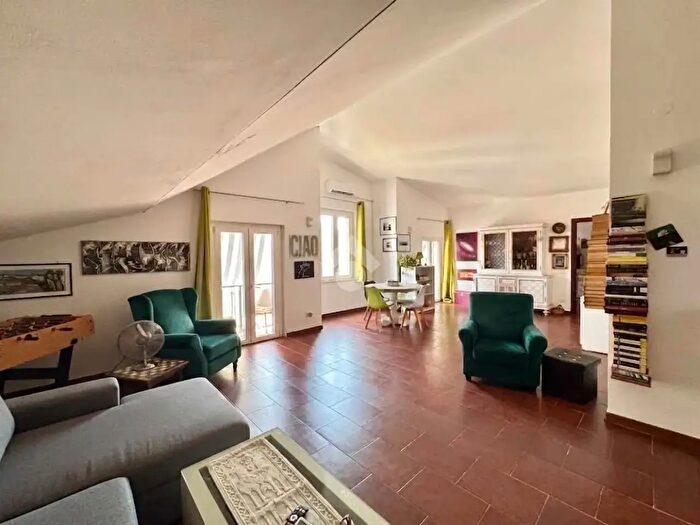 Appartamento con 5 locali in vendita in Via XXV Aprile, Bosa