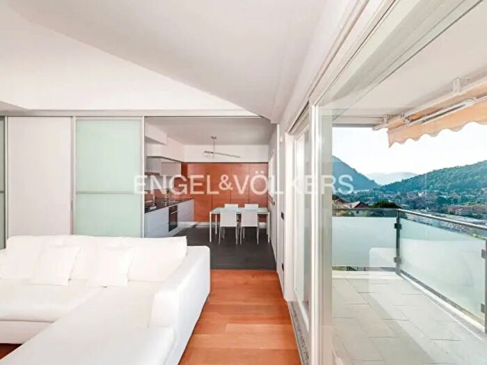 Appartamento quadrilocale in vendita in Via Guglielmo Marconi, Cernobbio