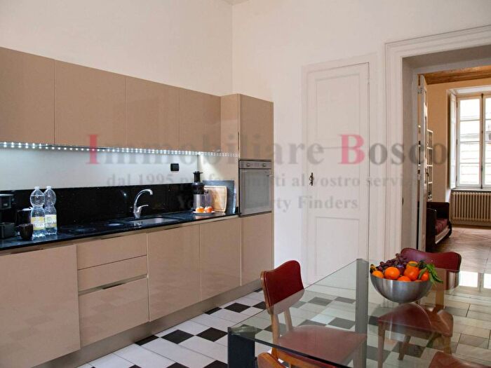 Appartamento trilocale in affitto in Via SantAnselmo, San Salvario Baretti, Torino