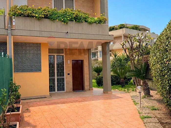 Casa quadrilocale in affitto in Via Luigi Marinelli Giovene, Bari