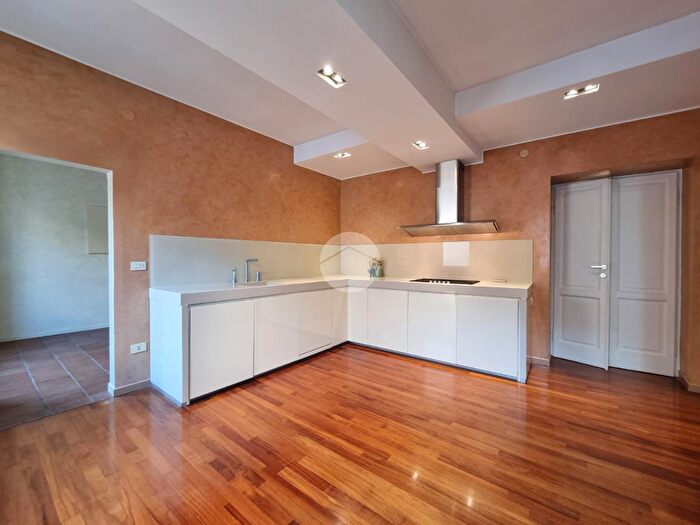 Appartamento trilocale in vendita in Via Primo Groppi, Parma