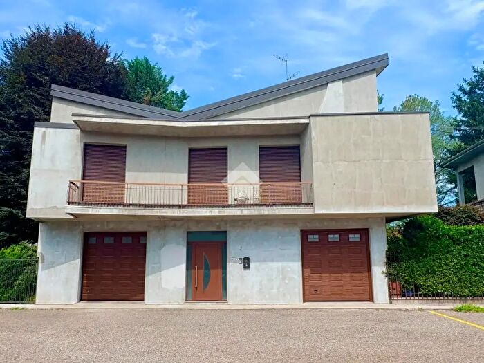 Casa con 5 locali in vendita in Corso Sempione, Gallarate