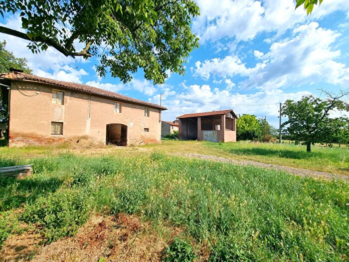 Casa con 6 locali in vendita in Via Carpe Imola, Imola