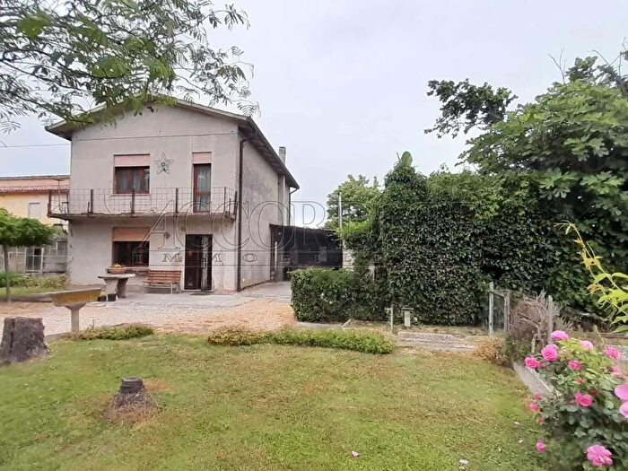 Casa con 13 locali in vendita in Via Gomiero, Piazzola Sul Brenta