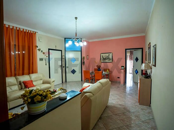 Appartamento con 8 locali in vendita in Via Santa Maria di Nuovaluce, Catania