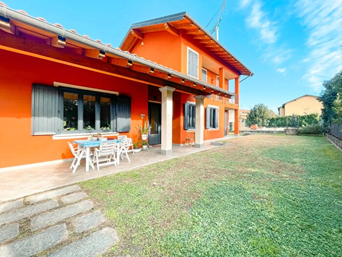 Casa con 5 locali in vendita in Via Luigi Cadorna N, Lesa