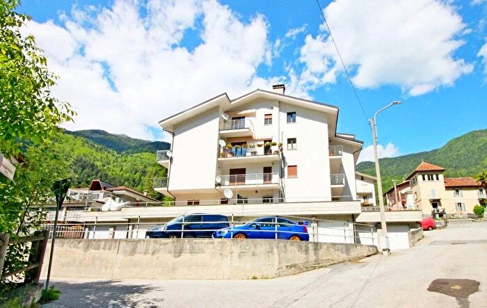 Appartamento con 5 locali in vendita in Via Flavio Parvis Varzo, Varzo