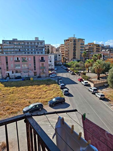 Appartamento quadrilocale in vendita in Via Lazio, Siracusa
