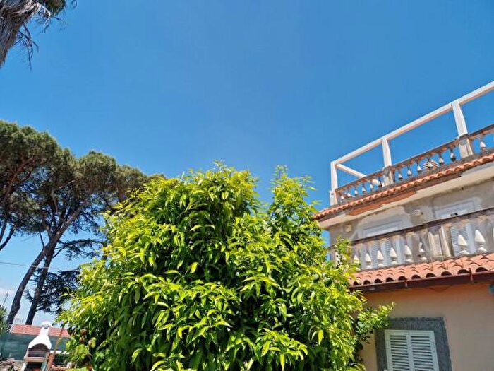 Appartamento con 6 locali in vendita in Via Arturo Toscanini, Marino