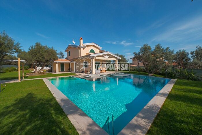 Casa quadrilocale in vendita in Via della Selviata, Formello