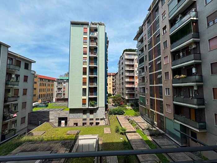 Appartamento trilocale in affitto in Viale Umbria, Porta Romana Medaglie d'Oro, Milano
