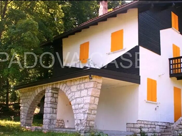 Casa con 5 locali in vendita in Folgaria