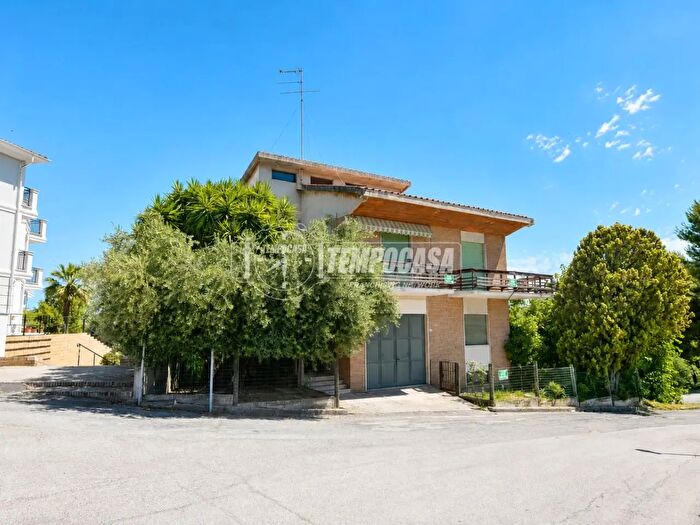 Casa quadrilocale in vendita in Via Leonardo da Vinci, Porto San Giorgio