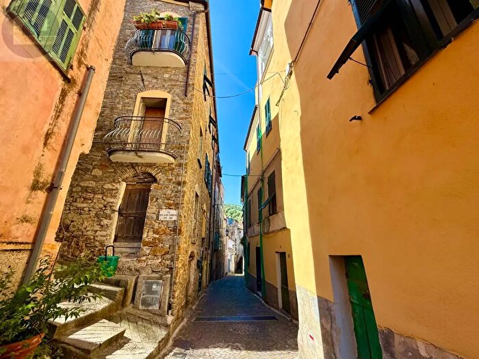 Appartamento bilocale in vendita in Via Moltedo, Imperia
