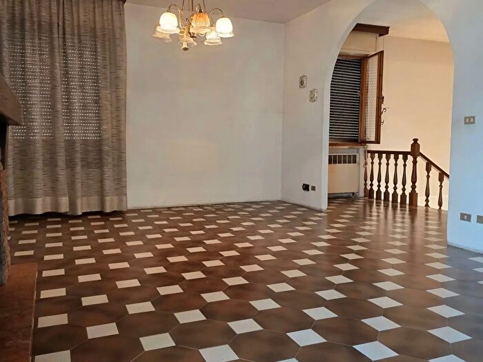 Appartamento con 12 locali in vendita in Via Don Minzoni, Cento