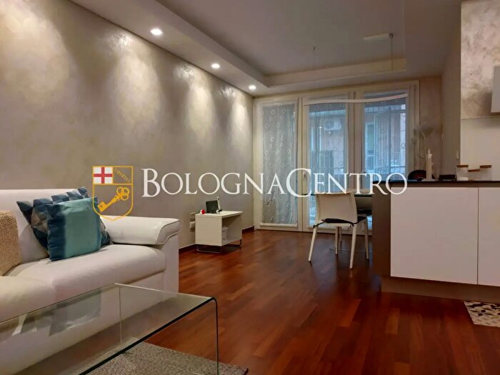 Appartamento quadrilocale in vendita in Via Sicilia, Bologna