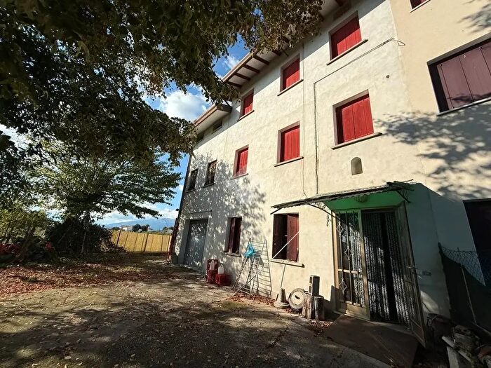 Casa con 6 locali in vendita in Casa Semindipendente Via Sernaglia, Sernaglia Della Battaglia