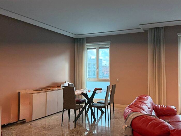 Appartamento trilocale in affitto in Viale Brenta, Lodi Brenta, Milano