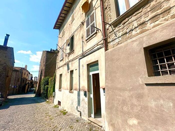Appartamento trilocale in vendita in Via della Polveriera, Viterbo