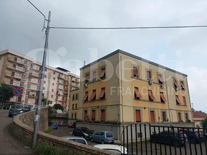 Appartamento con 5 locali in vendita in Via della Stazione, Catanzaro