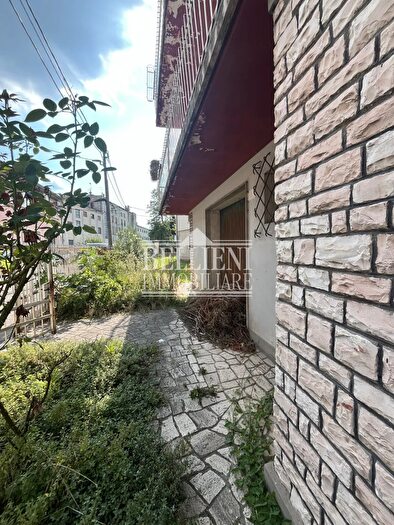 Casa con 12 locali in vendita in Viale Ortigara, Vicenza