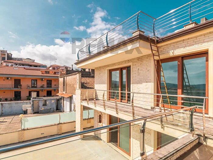 Casa con 7 locali in vendita in Via Lorenzo Maddem, Acireale