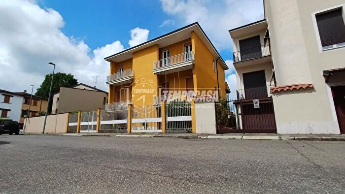 Casa con 8 locali in vendita in Via Enrico Fermi, Lodi