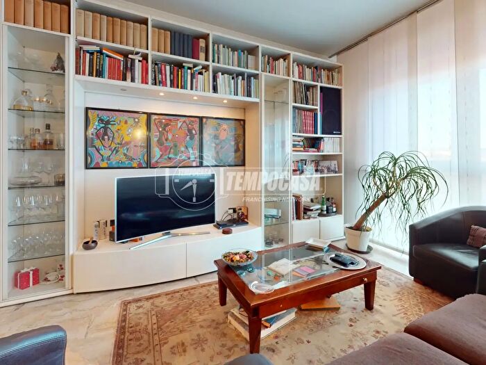 Appartamento quadrilocale in vendita in Via Petitti Carlo Ilarione, Milano