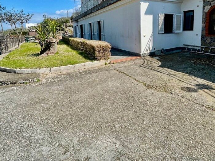 Appartamento con 5 locali in affitto in Via Rio Linciano, Anacapri