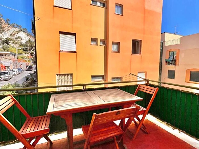 Appartamento trilocale in affitto in Via Aurelia, Finale Ligure