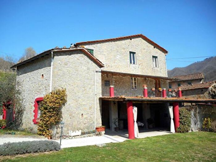 Casa con 6 locali in vendita in Bagni Di Lucca