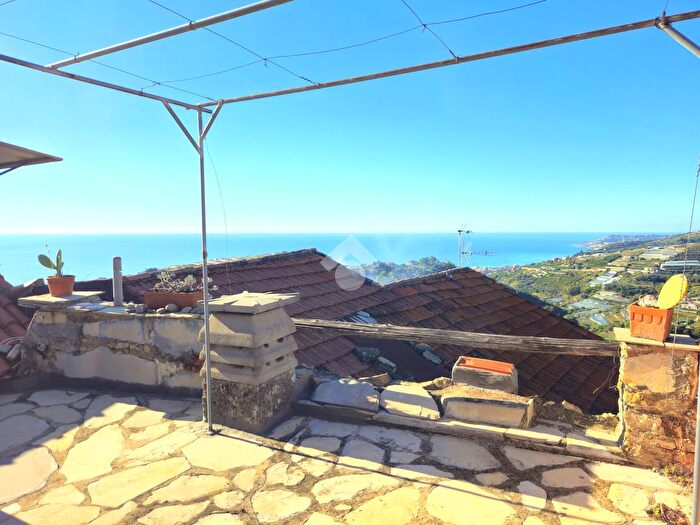 Appartamento con 5 locali in vendita in Vico Cian, Terzorio