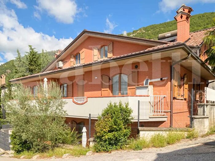 Casa in vendita in Via dell'Assino, Gubbio