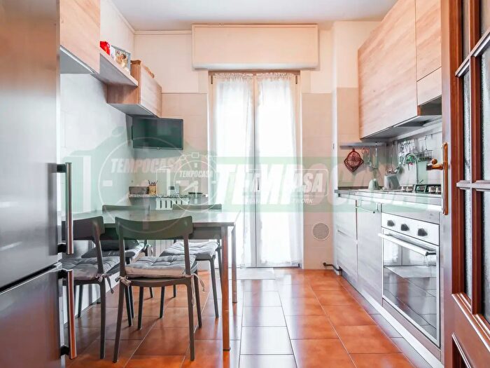 Appartamento quadrilocale in vendita in Via Francesco Caracciolo, Lainate