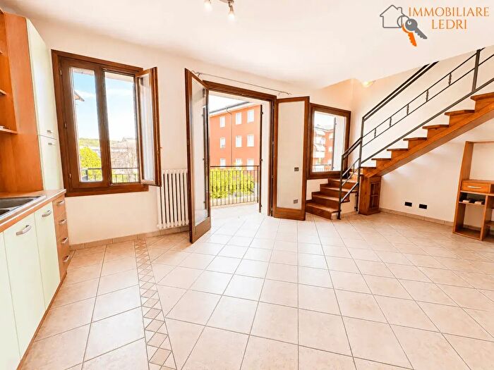 Appartamento trilocale in vendita in Via Olmo, Verona