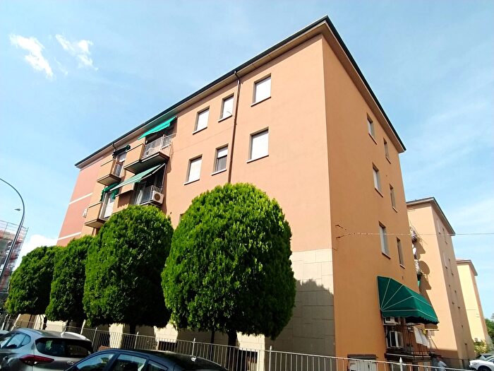 Appartamento trilocale in vendita in Via Castel Bolognese, Bologna