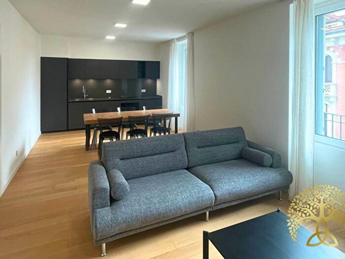 Appartamento trilocale in affitto in Piazza Guglielmo Oberdan, Porta Venezia, Milano