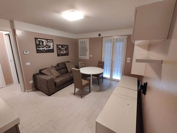 Appartamento bilocale in affitto in Via Termopili, Pasteur, Milano