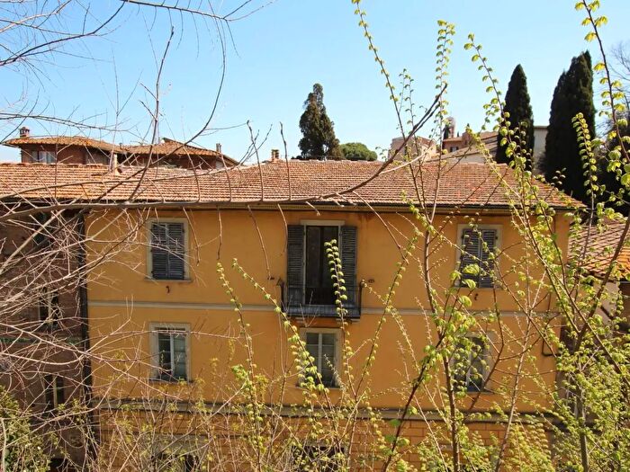 Appartamento con 5 locali in vendita in Siena