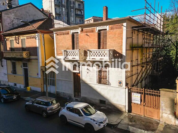 Casa con 5 locali in vendita in Via Rovereto, Torino