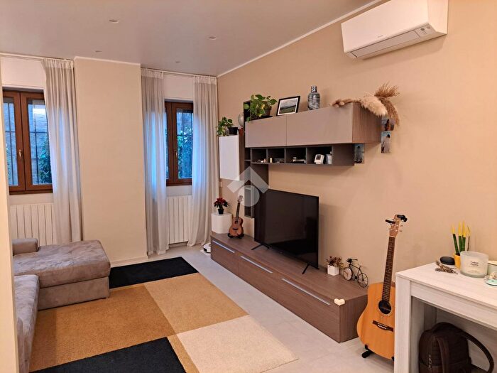 Appartamento trilocale in vendita in Via Contardo Ferrini, Pavia