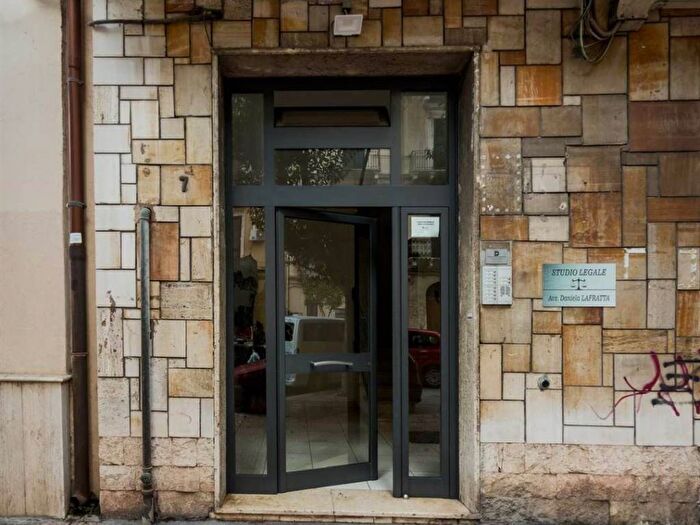 Appartamento quadrilocale in affitto in VIA OBERDAN, Borgo, Taranto