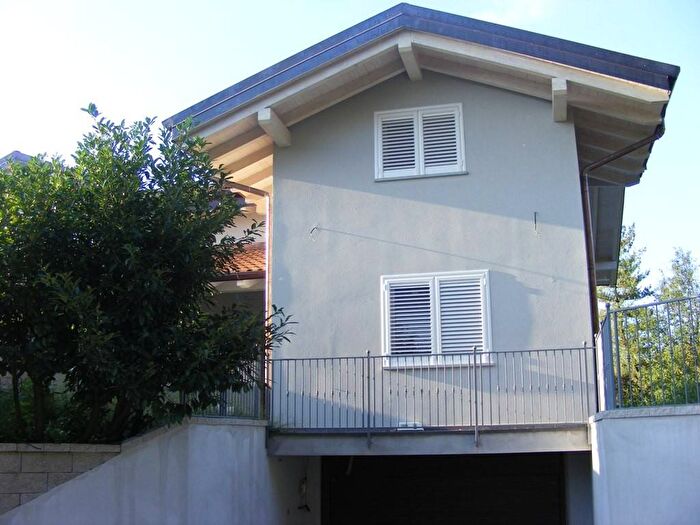 Appartamento trilocale in affitto in Via Avvocato Giovanni Colombo, Centro, Castelletto Sopra Ticino