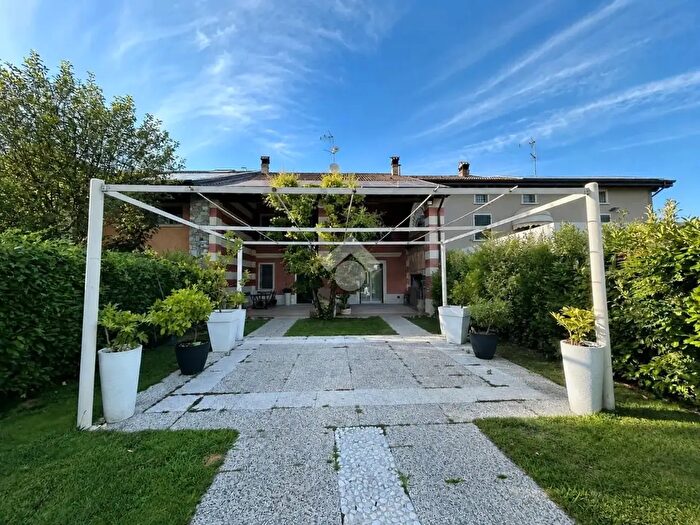 Casa con 5 locali in vendita in Via Chiesolina, Visano