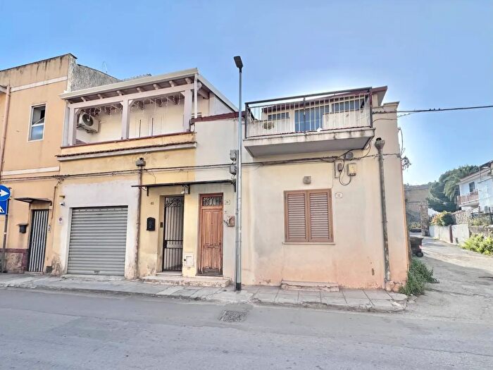 Appartamento trilocale in vendita in Via Luigi Vanvitelli, Palermo