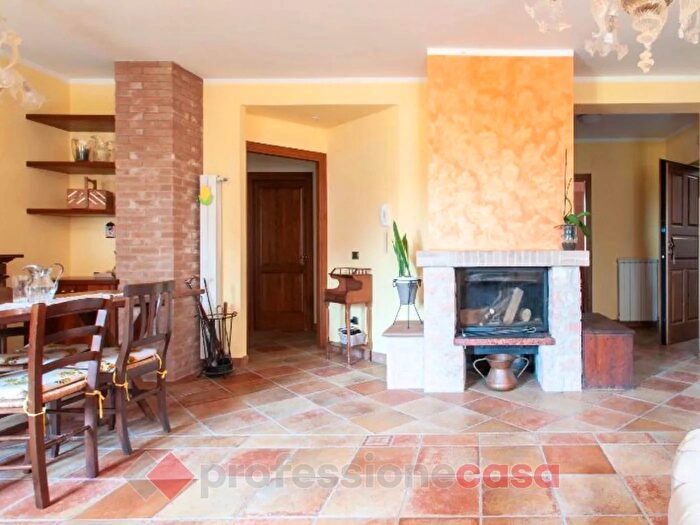 Appartamento quadrilocale in vendita in Vocabolo Molina, Nocera Umbra