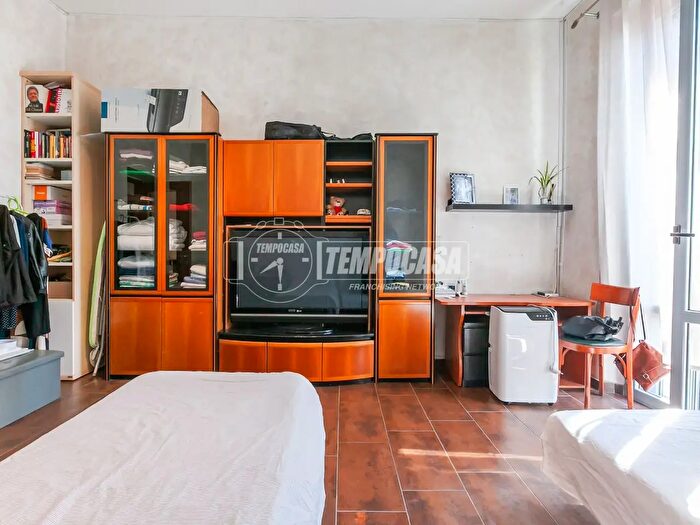 Appartamento trilocale in vendita in Via Carlo Farini, Milano